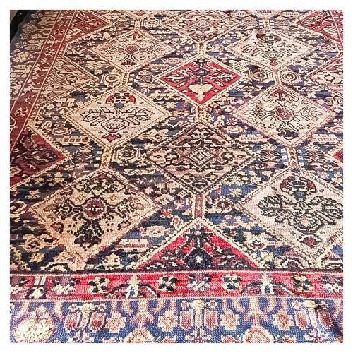 GRAN ALFOMBRA DE ESTILO ORIENTAL DEL ÚLTIMO TERCIO DEL S.XX
