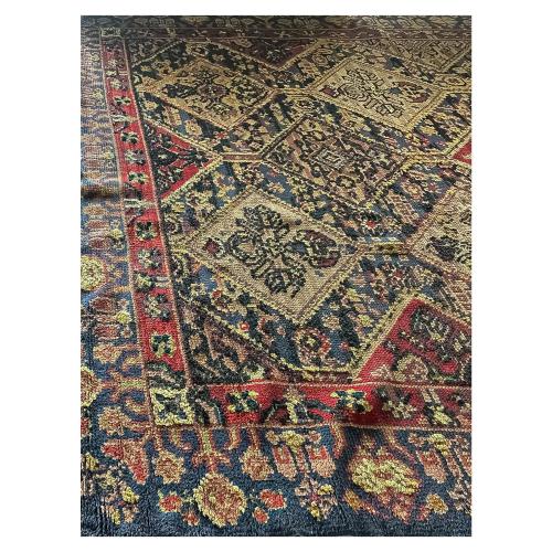 GRAN ALFOMBRA DE ESTILO ORIENTAL DEL ÚLTIMO TERCIO DEL S.XX