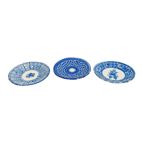 TRES PLATOS EN CERAMICA DE MANISES DE FINALES S. XIX