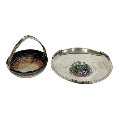 CENTRITO EN PLATA Y ESMALTE Y CESTO EN PLATA Y CERAMICA 