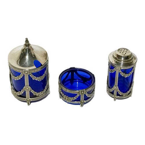 CONJUNTO SALERO Y ESPECIEROS DE MEDIADOS DEL SXX
