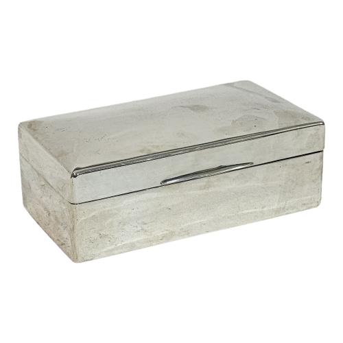 CAJA TABAQJUERA EN PLATA DE MEDIADOS DEL S.XX