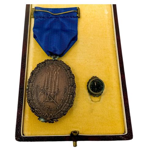 MEDALLA AL MÉRITO DEL TRABAJO  AÑOS 40