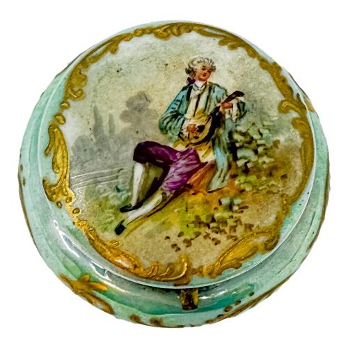 PEQUEÑA CAJITA EN PORCELANA FRANCESA DE PRINCIPIOS DEL S.XX