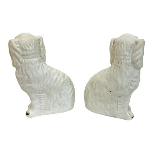 PAREJA DE FIGURAS DE LOZA STAFFORDSHIRE DE MEDIADOS S. XX