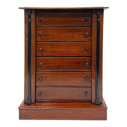 PEQUEÑO MUEBLE DE SOBREMESA INGLÉS DEL PRIMER TERCIO S. XX