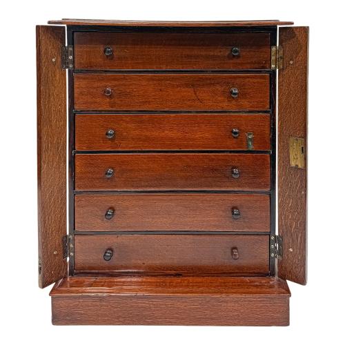 PEQUEÑO MUEBLE DE SOBREMESA INGLÉS DEL PRIMER TERCIO S. XX
