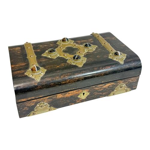 CAJA CON JUEGO DE AJEDREZ