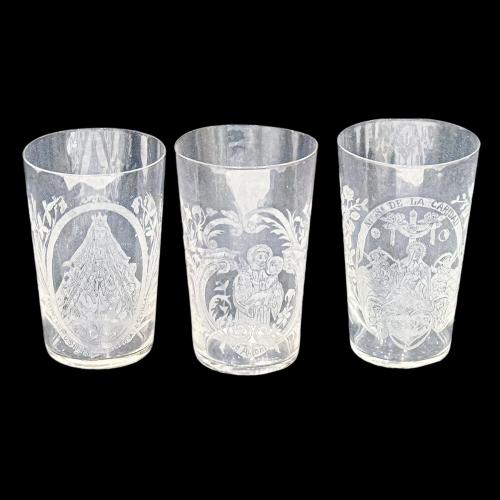 TRES VASOS DE CRISTAL GRABADO DEL S.XIX