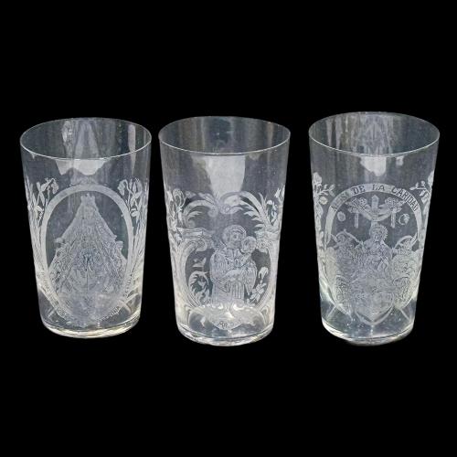 TRES VASOS DE CRISTAL GRABADO DEL S.XIX