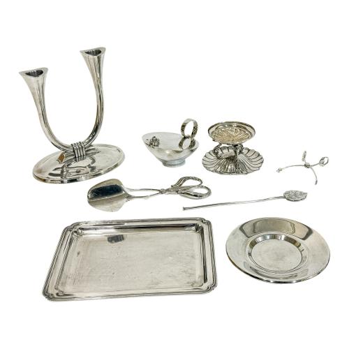 CONJUNTO DE PIEZAS EN PLATA DE MEDIADOS DELS .XX
