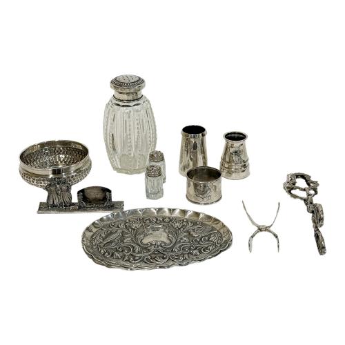 CONJUNTO DE PIEZAS EN PLATA DE MEDIADOS DEL S.XX