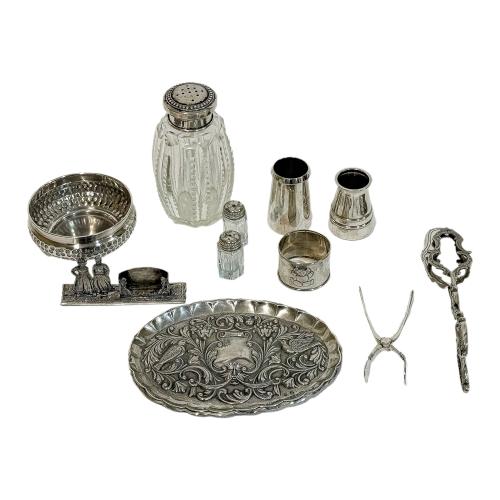 CONJUNTO DE PIEZAS EN PLATA DE MEDIADOS DEL S.XX
