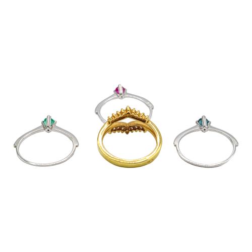 ANILLO CON BRILLANTES Y TRES ANILLOS SOLITARIOS