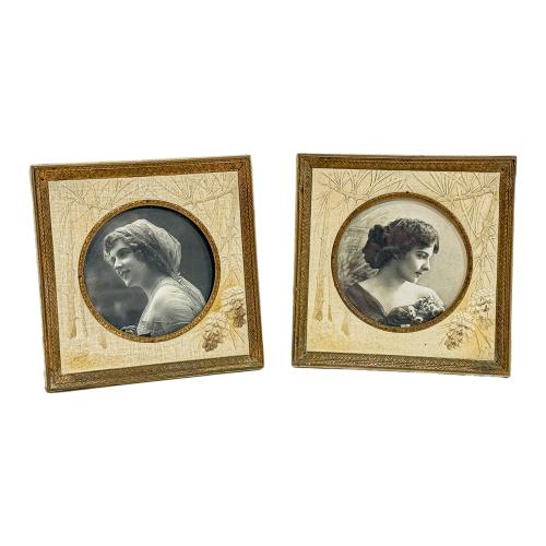 PAREJA DE MARCOS MODERNISTAS