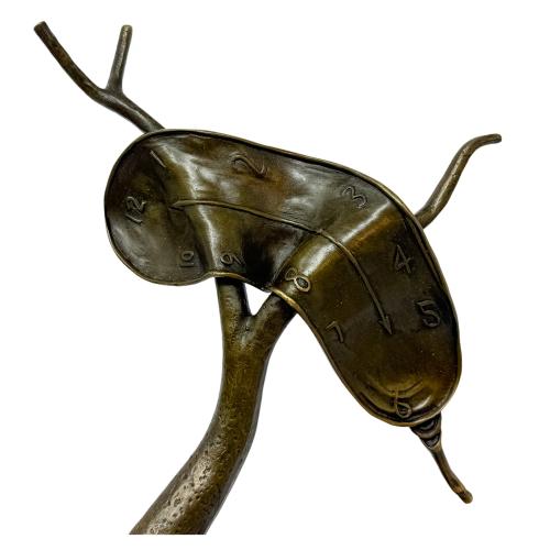 FIGURA EN BRONCE DE ESTILO SURREALISTA