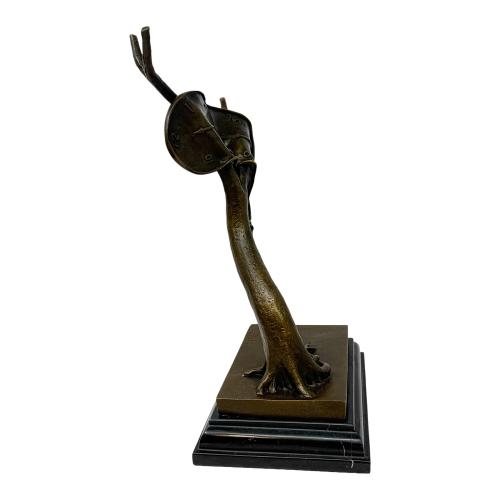 FIGURA EN BRONCE DE ESTILO SURREALISTA