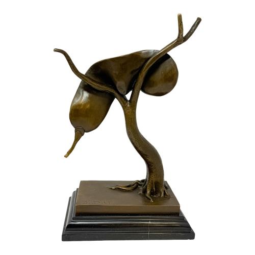 FIGURA EN BRONCE DE ESTILO SURREALISTA