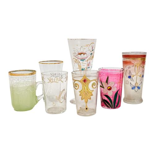 COLECCIÓN DE VASOS DE VIDIRO ESMALTADO, S.XIX-XX
