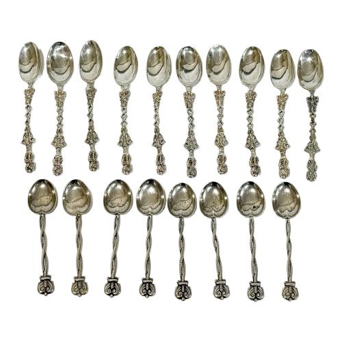 CONJUNTO DE CUCHARITAS EN PLATA DE MEDIADOS DEL S.XX