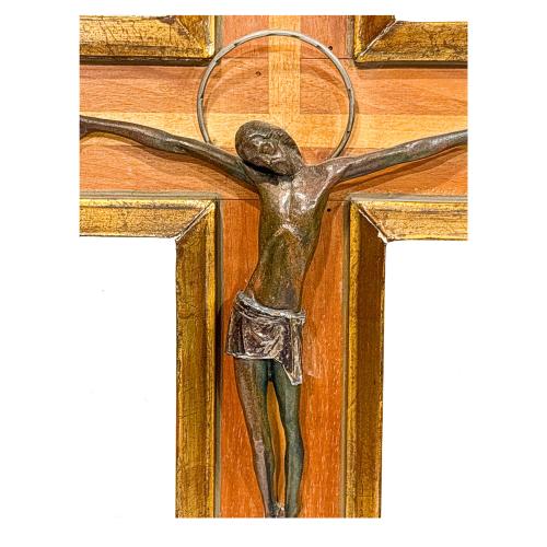 CRUZ DE MADERA CON BRONCE Y ESMALTES AÑOS 70