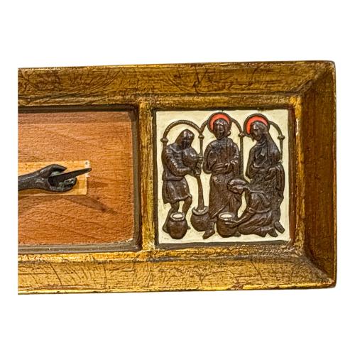 CRUZ DE MADERA CON BRONCE Y ESMALTES AÑOS 70