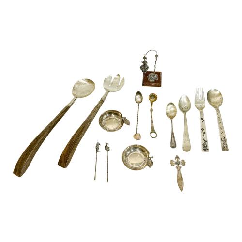 CONJUNTO DE CUBIERTOS Y OBJETOS DE PLATA ÚLTIMO CUARTO S.XX