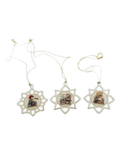 TRES ESTRELLAS DECORATIVAS EN PORCELANA ÚLTIMO CUARTO S.XX