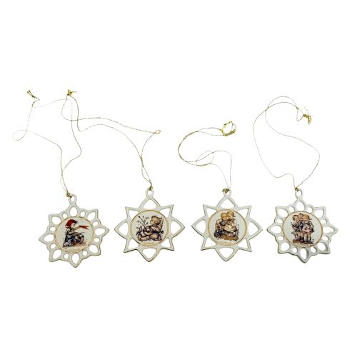 TRES ESTRELLAS DECORATIVAS EN PORCELANA ÚLTIMO CUARTO S.XX