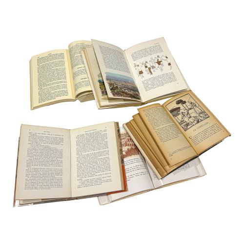 CUATRO LIBROS BARCELONA Y UN LIBRO MONTSERRAT