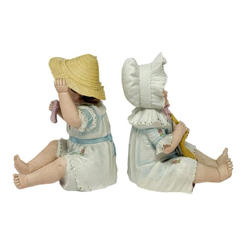 PAREJA DE FIGURAS DE BISCUIT DE PRIMER CUARTO S. XX
