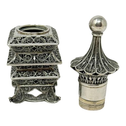 TARRO EN FORMA DE PAGODA DE PLATA DE MEDIADOS DE SIGLO XX