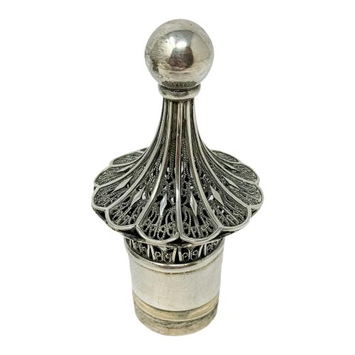 TARRO EN FORMA DE PAGODA DE PLATA DE MEDIADOS DE SIGLO XX