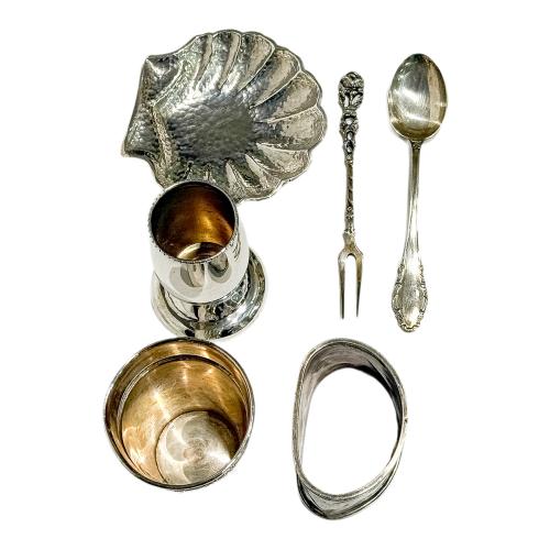 CONJUNTO DE PIEZAS EN PLATA DE MEDIADOS DEL S.XX