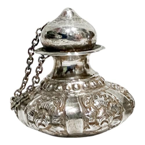CUATRO PEQUEÑOS SALERITOS EN PLATA 