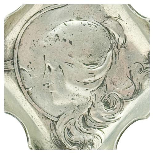 PEQUEÑA SALVILLA Y COLGANTE DECORATIVO EN BRONCE 