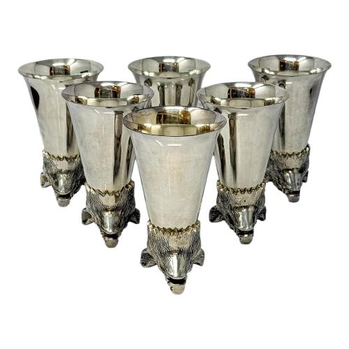 CONJUNTO DE VASOS EN METAL DEL ÚLITMO CUARTO DEL S.XX