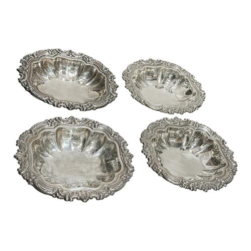 CUATRO CENTRITOS DE MESA EN PLATA DEL ÚLTIMO CUARTO DEL S.XX