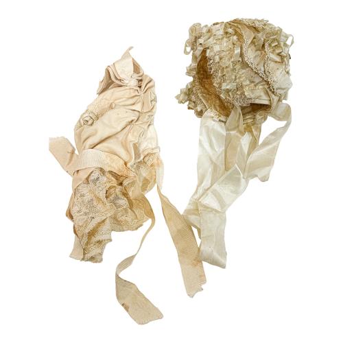 DOS GORRITOS PARA BEBÉ DE FINALES DEL SXIX
