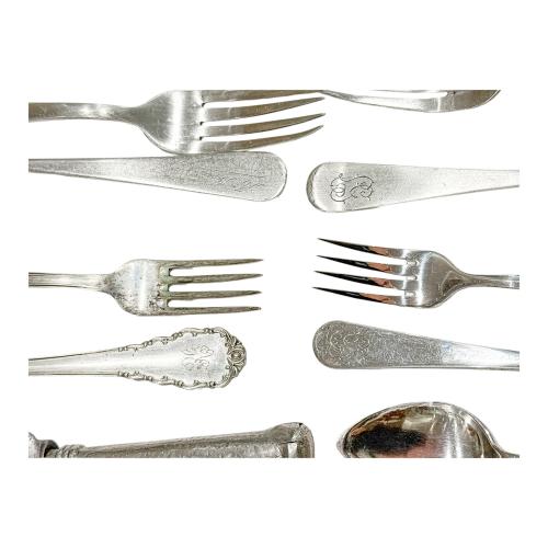 LOTE VARIADO DE CUBIERTOS DE PLATA DEL PRIMER TERCIO S. XX