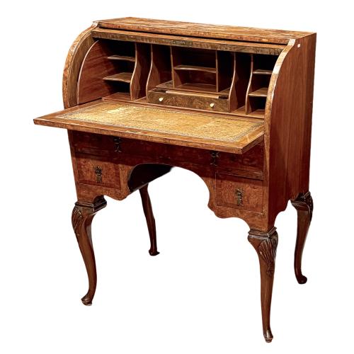 BURO CILINDRO DE ESTILO REINA ANA CIRCA 1920