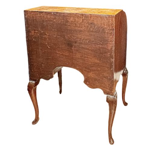 BURO CILINDRO DE ESTILO REINA ANA CIRCA 1920