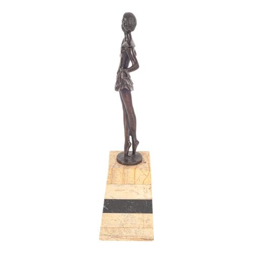 FIGURA DE ESCUELA FRANCESA ESTILO ART DECÓ