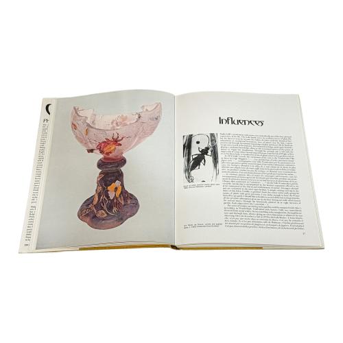 CINCO LIBROS SOBRE CRISTAL 