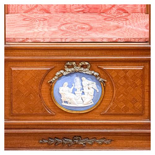 MUEBLE VITRINA DEL PRIMER TERCIO DEL S.XX