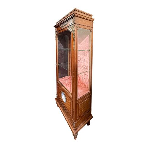 MUEBLE VITRINA DEL PRIMER TERCIO DEL S.XX