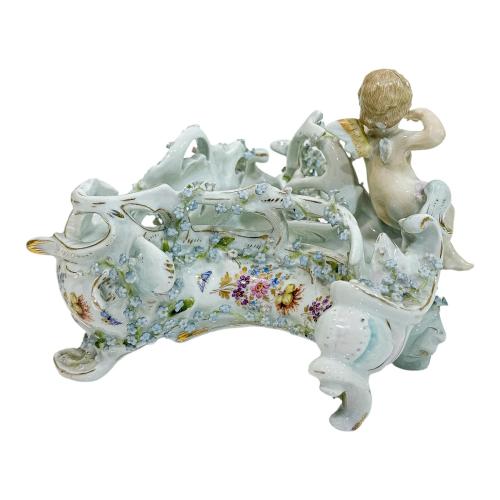 CENTRITO EN PORCELANA DEL PRIMER TERCIO DEL S.XX