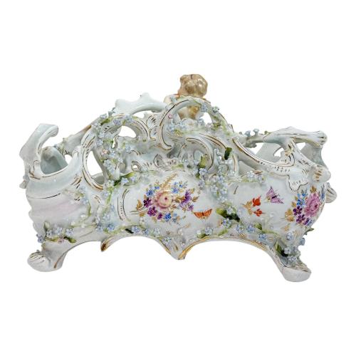 CENTRITO EN PORCELANA DEL PRIMER TERCIO DEL S.XX