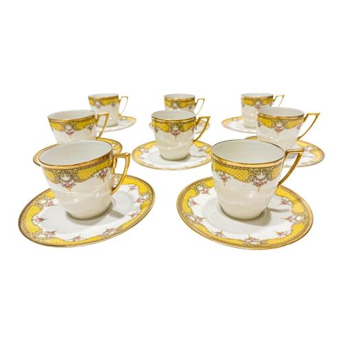 CONJUNTO DE OCHO TAZAS CON PLATO PRIMER TERCIO S.XX 