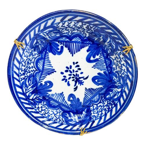 TRES PLATOS EN CERÁMICA DE FINALES DEL S.XIX-PPS S.XX
